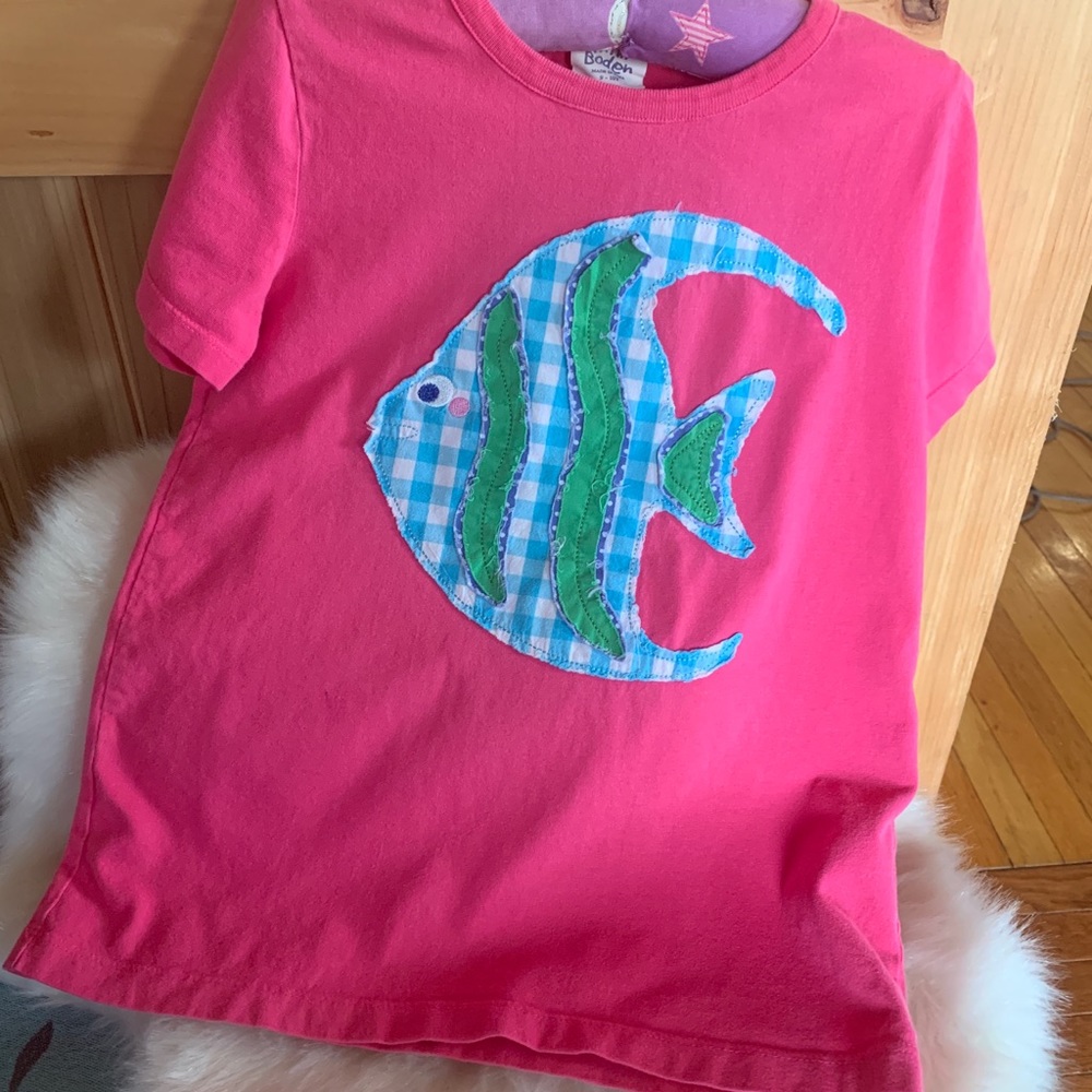 Mini Boden fish tee 🐠 - Picture 2 of 8